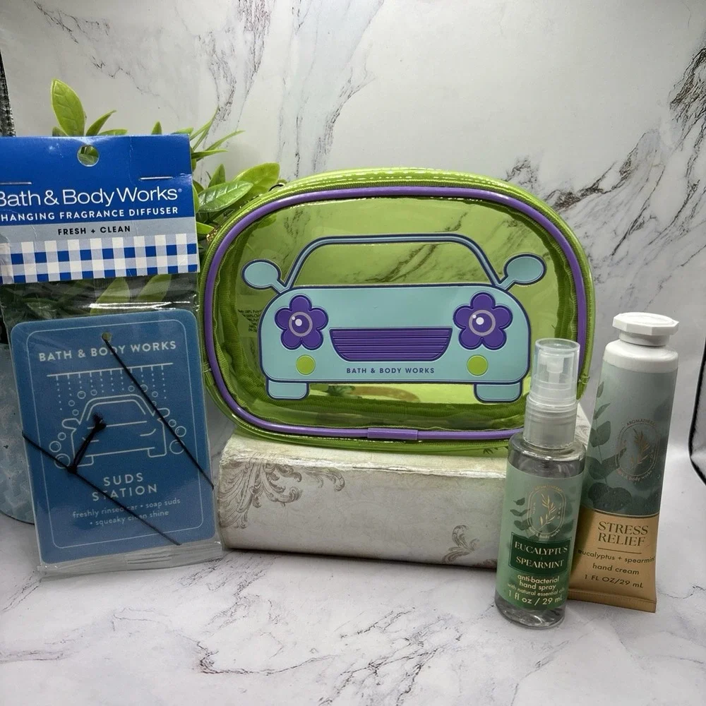 Bath & Body Works Travel Gift Set Cosmetic Bag Sanitizer Hand Cream Suds Station